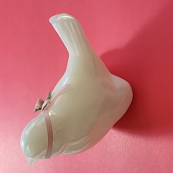 Vinrage Fenton Iridescent Mother of Pearl Bird with Pink Rose & Ribbon - Picture 3 of 5